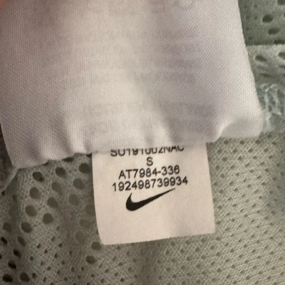 Nike Air Signature Perforated Lightweight Racerback Tank Women’s size Small